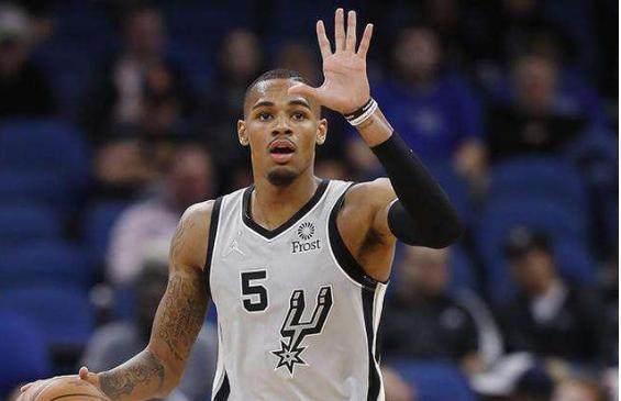 場上表現背 場上表現背