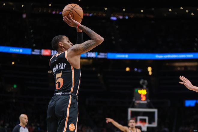 他上場時更 他上場時更